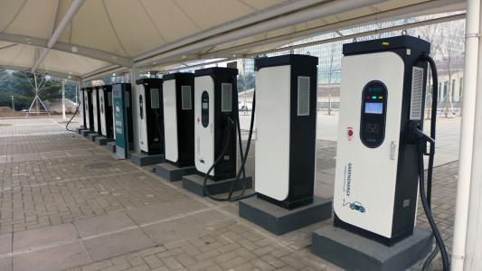智能電動(dòng)車(chē)充電站剖析電動(dòng)車(chē)充電簡(jiǎn)單著(zhù)火緣由