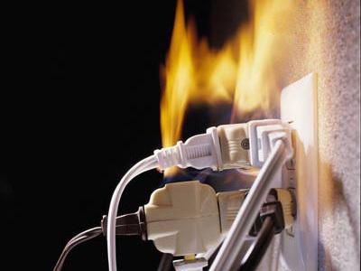 小區充電站淺談電動(dòng)車(chē)充電引發(fā)火災的思考