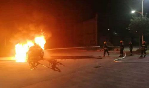 電動(dòng)車(chē)充電過(guò)程中為什么突然起火？